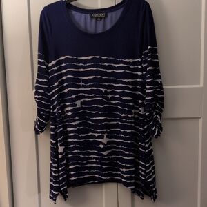 Context Navy and White Wave Pattern Tunic